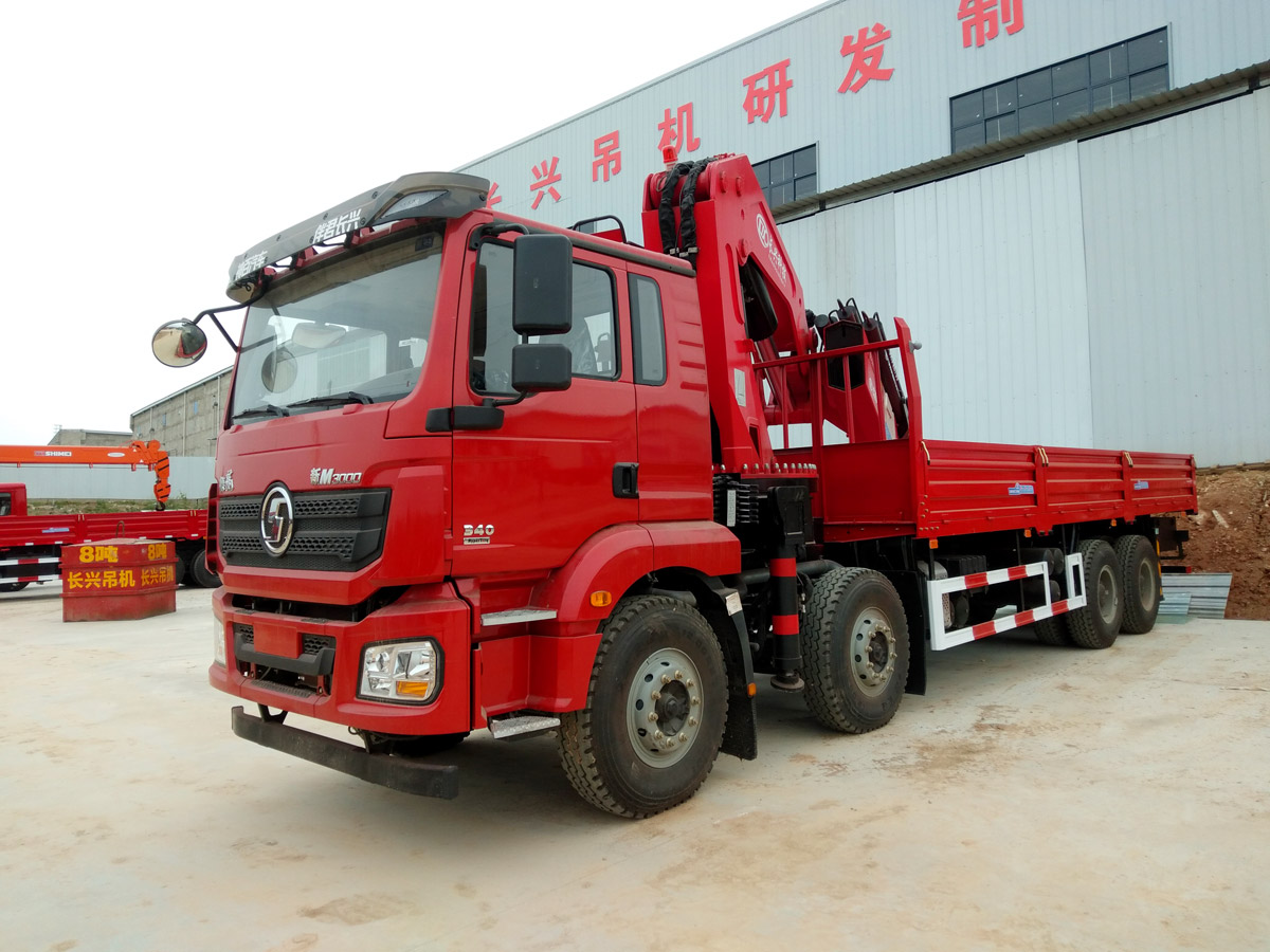 陜汽德龍新M3000前四后八上裝長(zhǎng)興40噸折臂式吊機(jī)