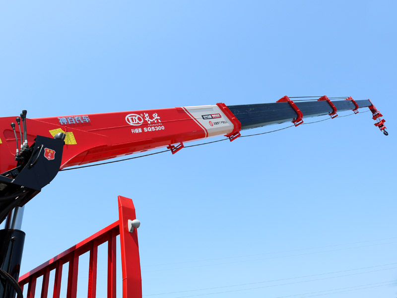 長(zhǎng)興12噸5節(jié)臂吊機(jī)，吊載性能屬它強(qiáng)