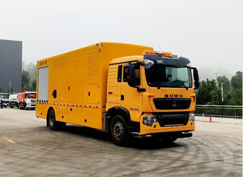 豪沃3000方救險(xiǎn)車(chē)