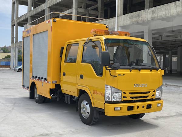 五十鈴雙排帶吊型救險(xiǎn)車(chē)