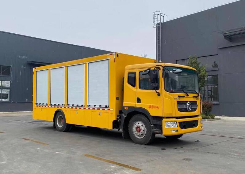 天錦救險(xiǎn)型裝備車(chē)