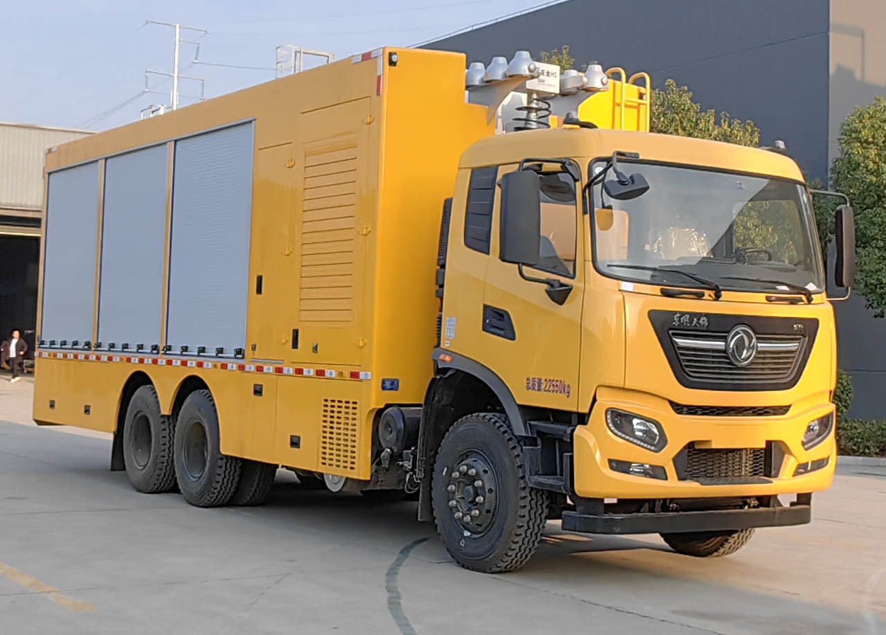 天錦后八輪救險(xiǎn)型裝備車(chē)