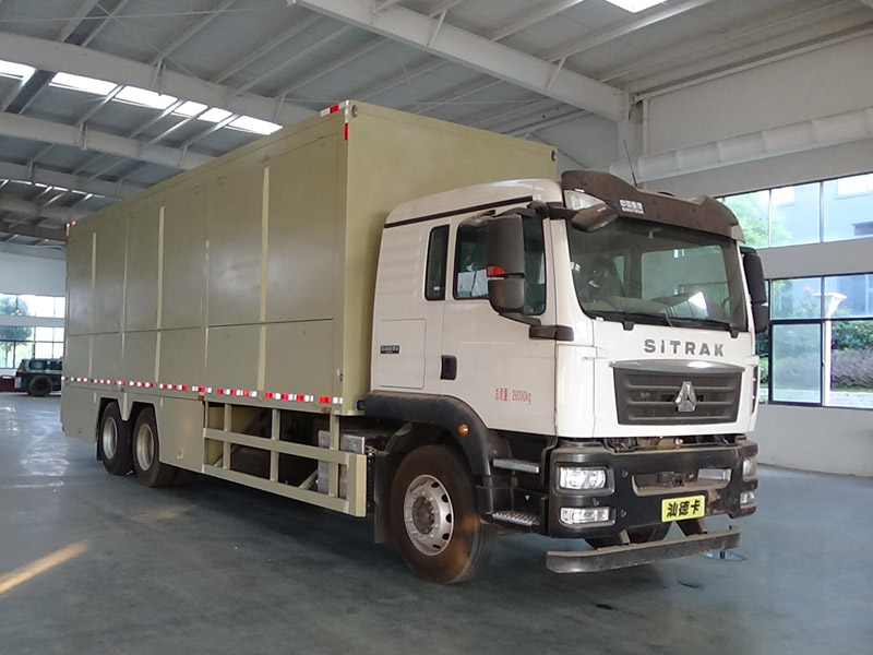 重汽后八輪救險(xiǎn)型裝備車(chē)