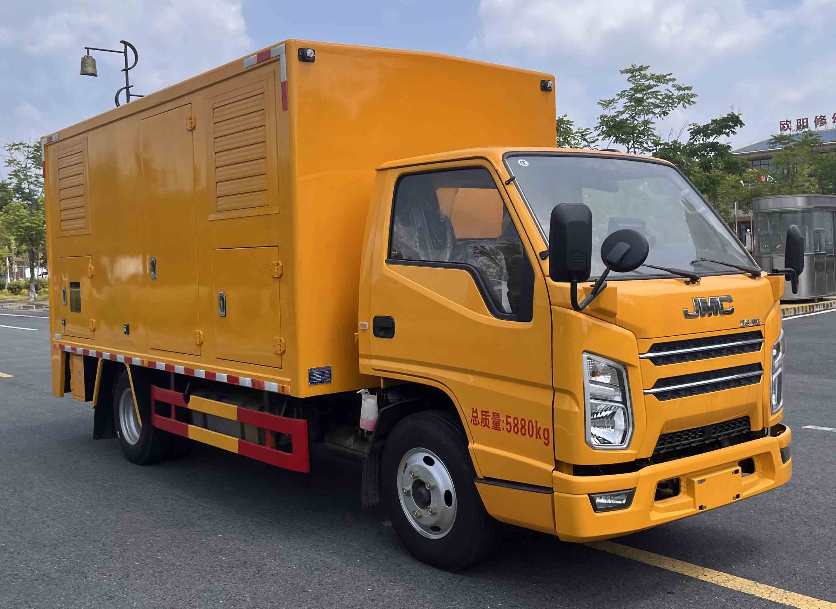 江鈴1000方排水搶險(xiǎn)車