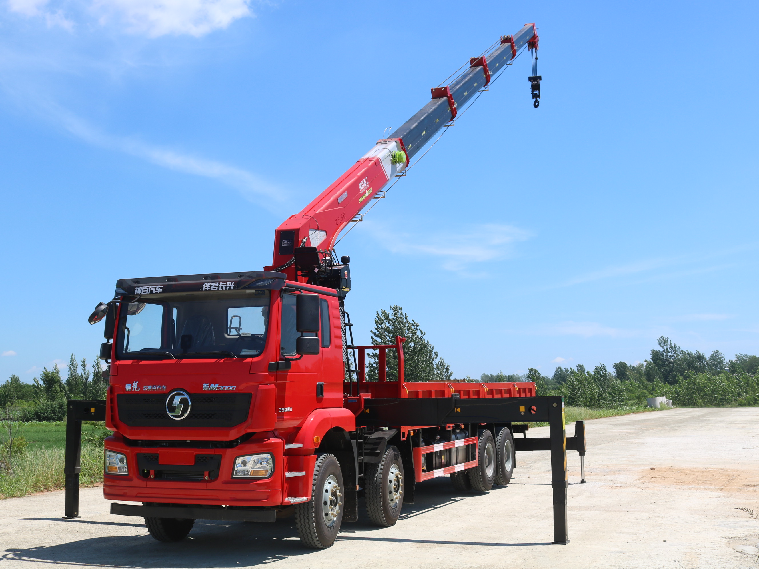 陜汽德龍新M3000上裝神百重工14噸5節(jié)直臂吊機